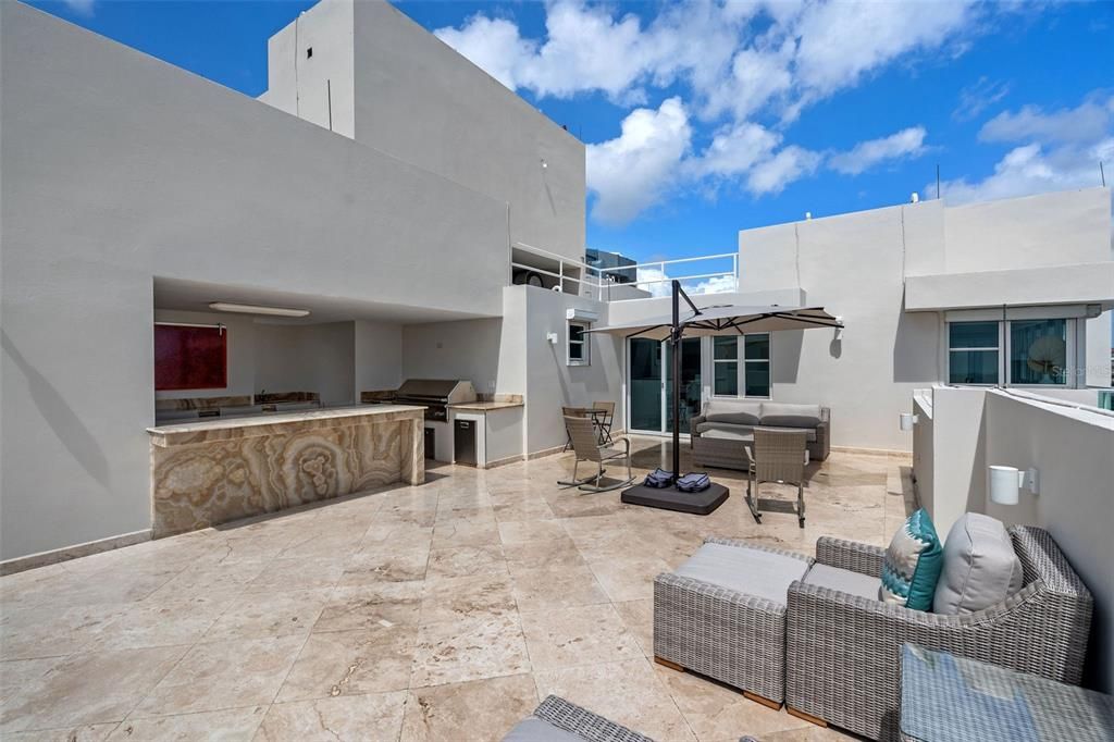 Recently Sold: $1,390,000 (3 beds, 3 baths, 4701 Square Feet)