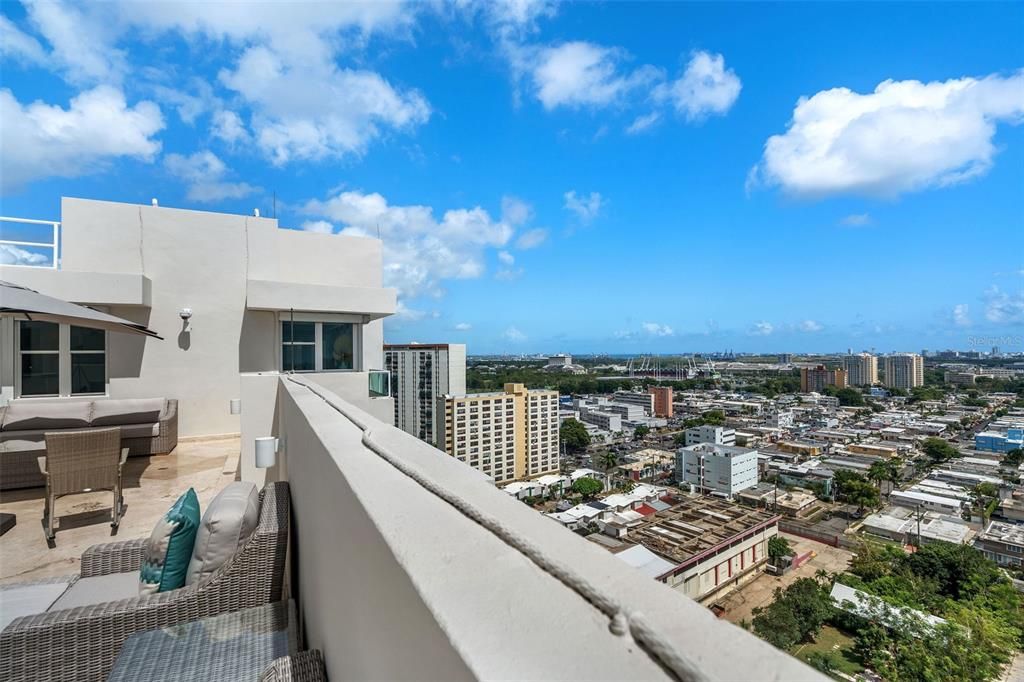 Recently Sold: $1,390,000 (3 beds, 3 baths, 4701 Square Feet)