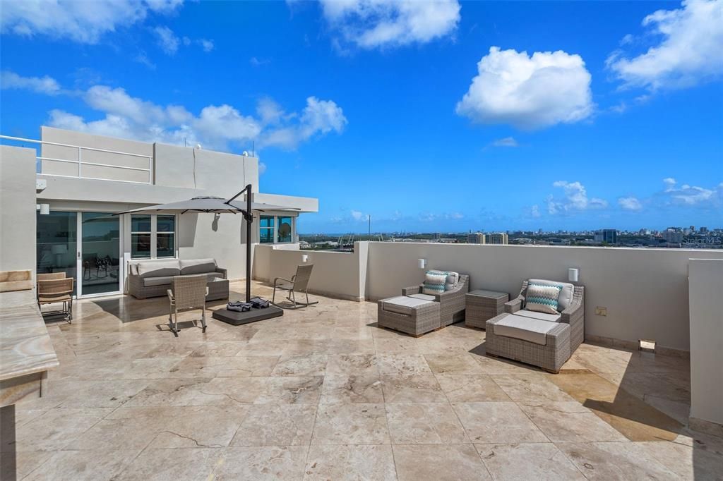 Recently Sold: $1,390,000 (3 beds, 3 baths, 4701 Square Feet)