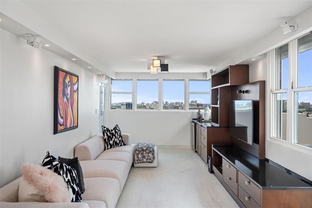 Recently Sold: $1,390,000 (3 beds, 3 baths, 4701 Square Feet)