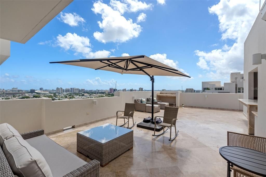 Recently Sold: $1,390,000 (3 beds, 3 baths, 4701 Square Feet)