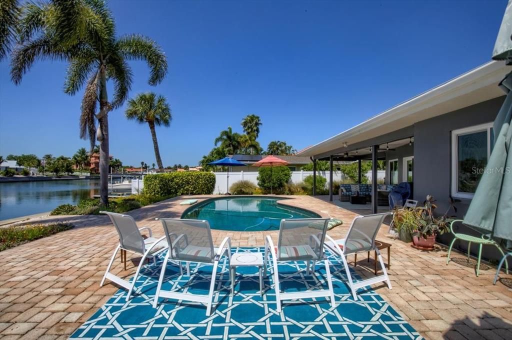 Recently Sold: $1,600,000 (3 beds, 2 baths, 2004 Square Feet)