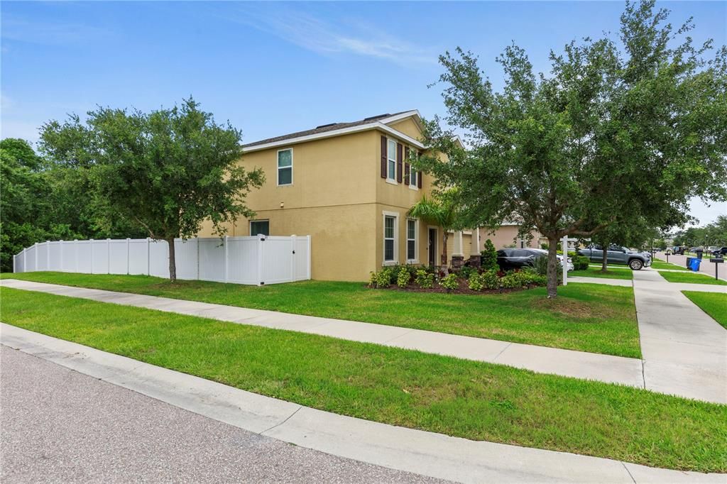 Recently Sold: $415,000 (4 beds, 2 baths, 2801 Square Feet)