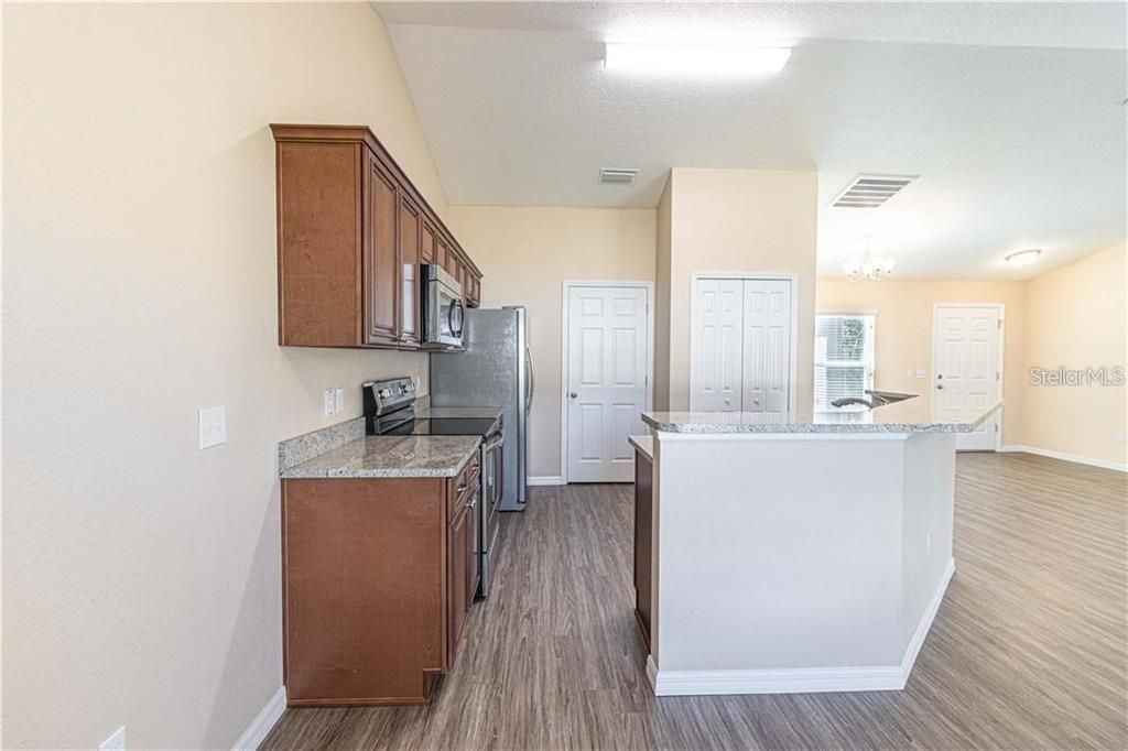 Recently Rented: $1,850 (3 beds, 2 baths, 1415 Square Feet)