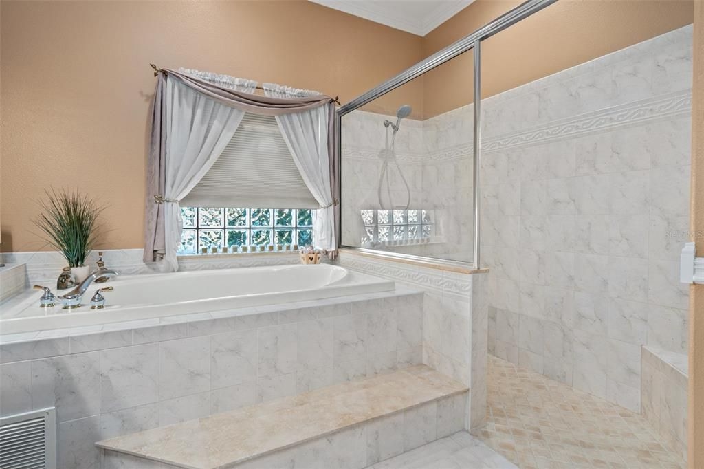 Недавно продано: $565,000 (4 спален, 2 ванн, 2708 Квадратных фут)