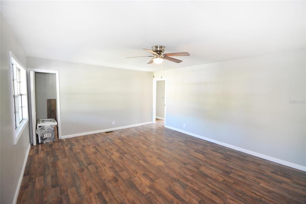 Recently Sold: $160,000 (2 beds, 1 baths, 1055 Square Feet)