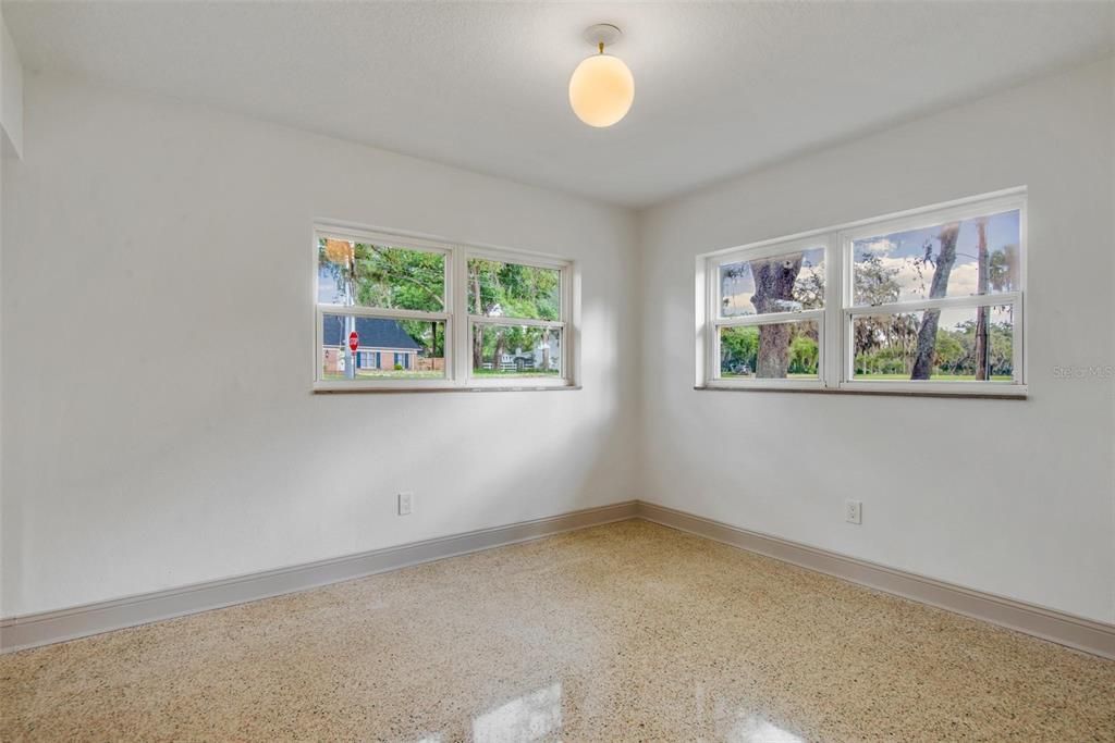 Recently Sold: $600,000 (3 beds, 2 baths, 2335 Square Feet)