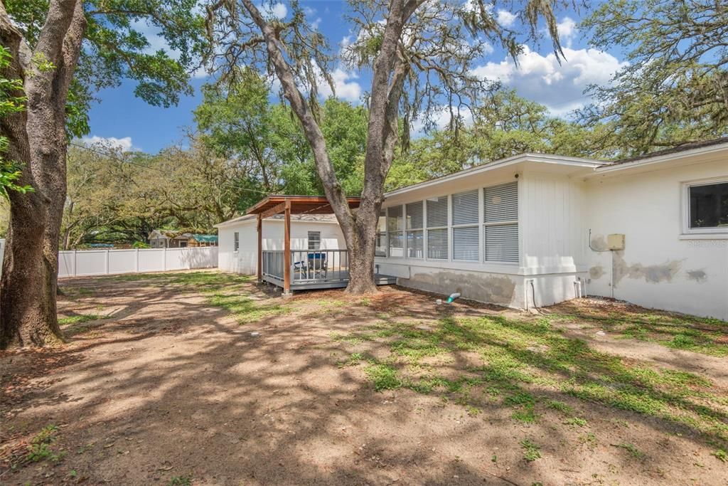 Recently Sold: $600,000 (3 beds, 2 baths, 2335 Square Feet)