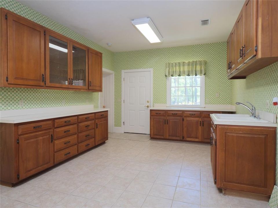 Butler Pantry / Craft Room