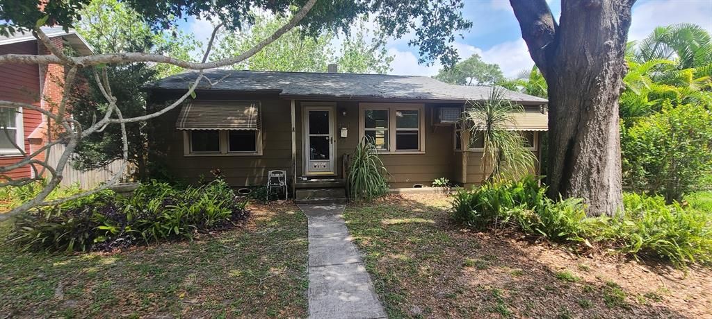 Recently Sold: $350,000 (2 beds, 1 baths, 875 Square Feet)