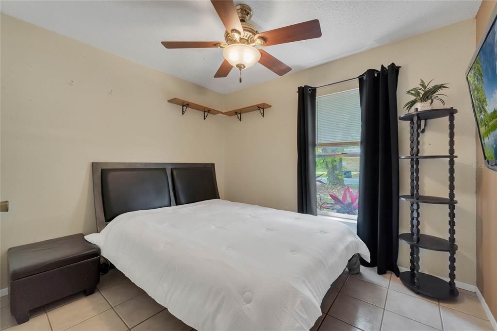 Recently Sold: $189,000 (3 beds, 1 baths, 994 Square Feet)