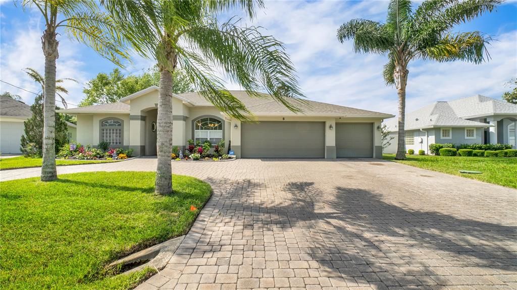 Recently Sold: $569,900 (4 beds, 3 baths, 2533 Square Feet)