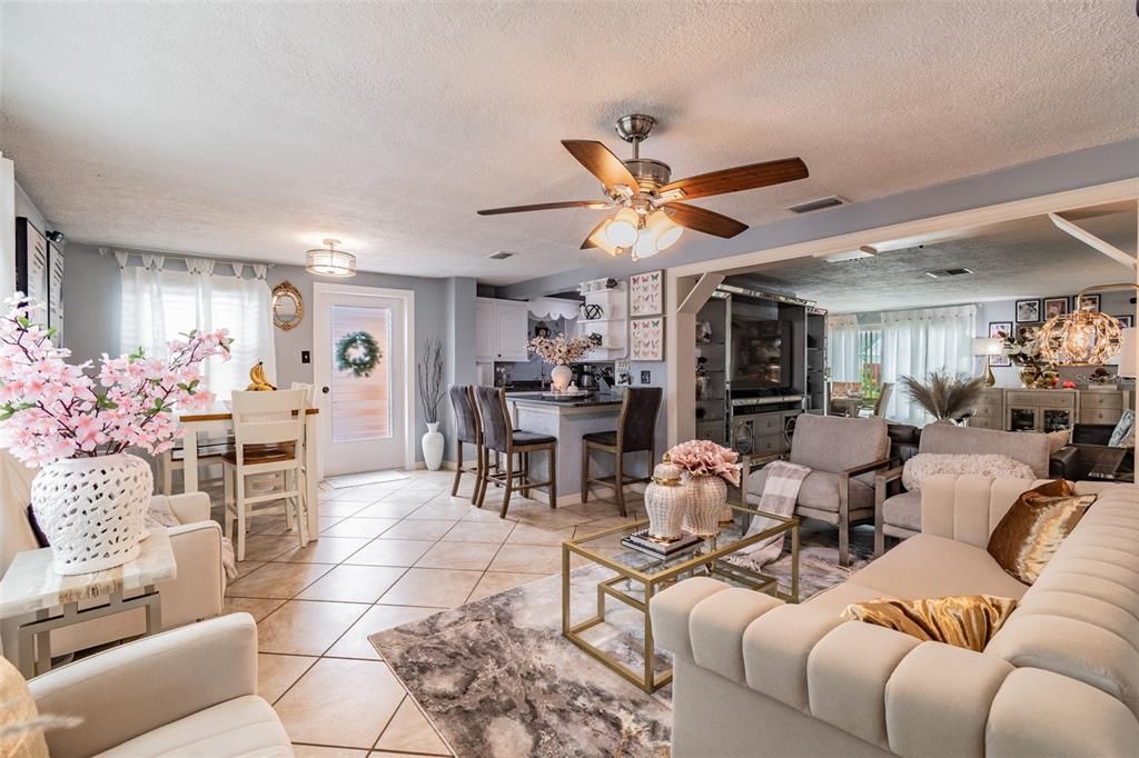 Recently Sold: $299,900 (3 beds, 2 baths, 1563 Square Feet)
