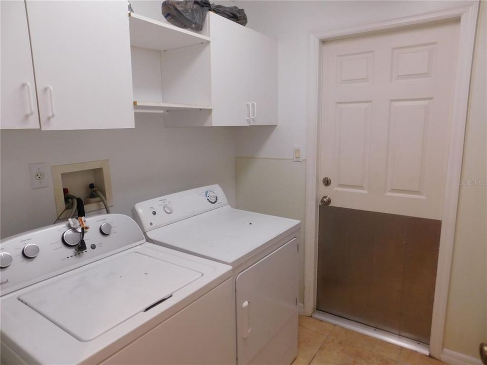 Recently Rented: $2,500 (3 beds, 2 baths, 1821 Square Feet)