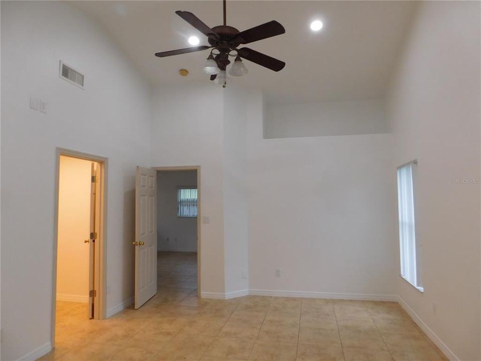 Recently Rented: $2,500 (3 beds, 2 baths, 1821 Square Feet)