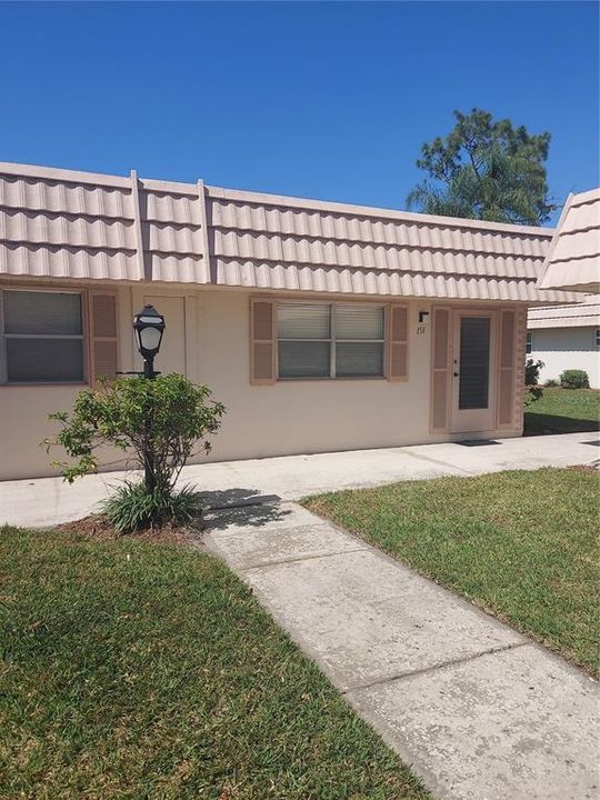 Recently Sold: $90,500 (1 beds, 1 baths, 800 Square Feet)