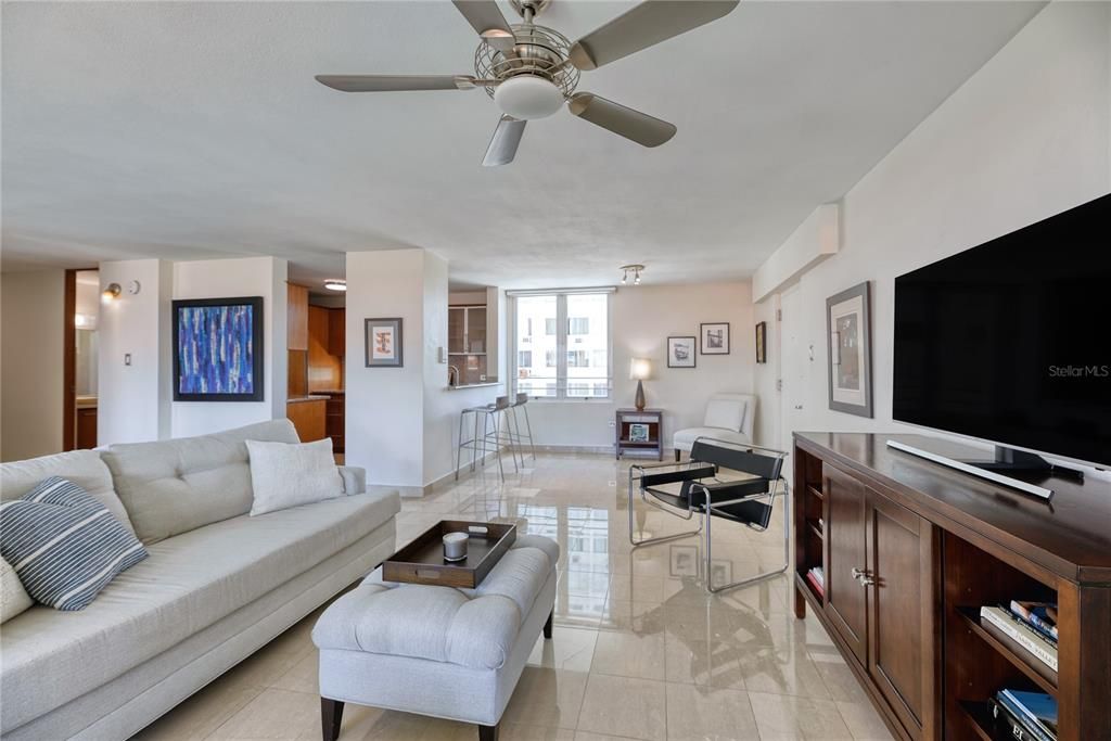 Recently Sold: $645,000 (2 beds, 2 baths, 1323 Square Feet)