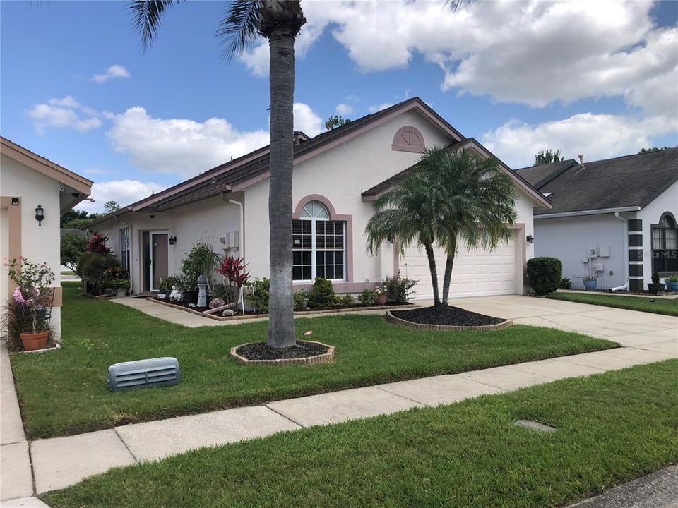 Recently Sold: $325,000 (2 beds, 2 baths, 1348 Square Feet)