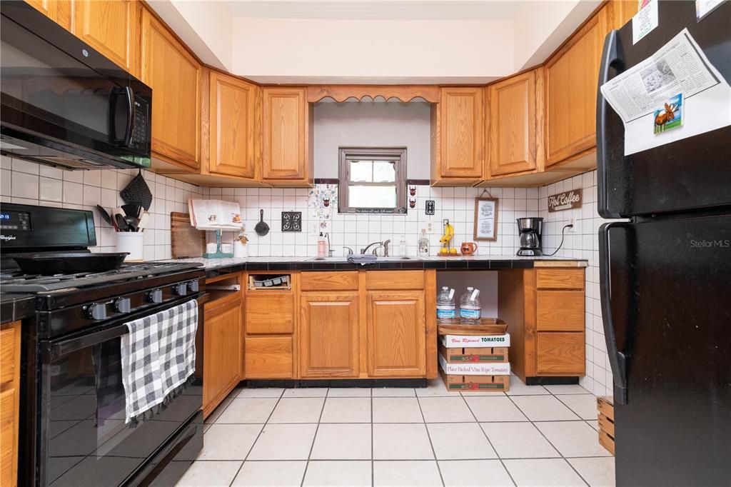 Recently Sold: $199,900 (2 beds, 1 baths, 936 Square Feet)