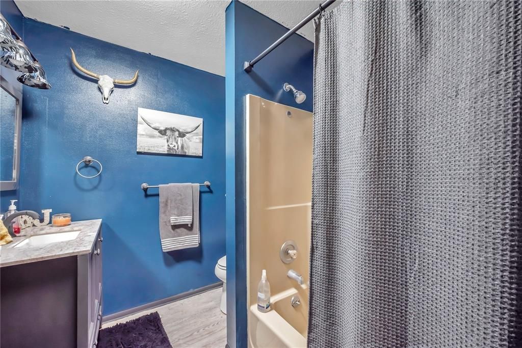 Recently Sold: $260,000 (2 beds, 1 baths, 1376 Square Feet)