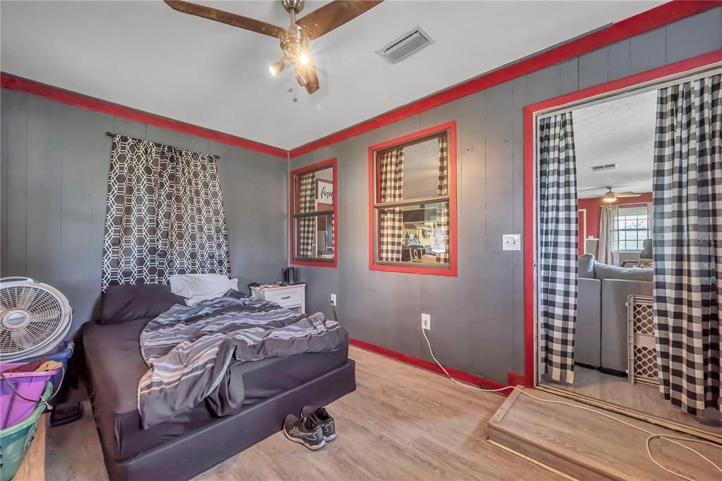 Recently Sold: $260,000 (2 beds, 1 baths, 1376 Square Feet)