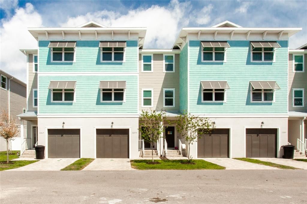 Недавно продано: $575,000 (3 спален, 2 ванн, 2258 Квадратных фут)