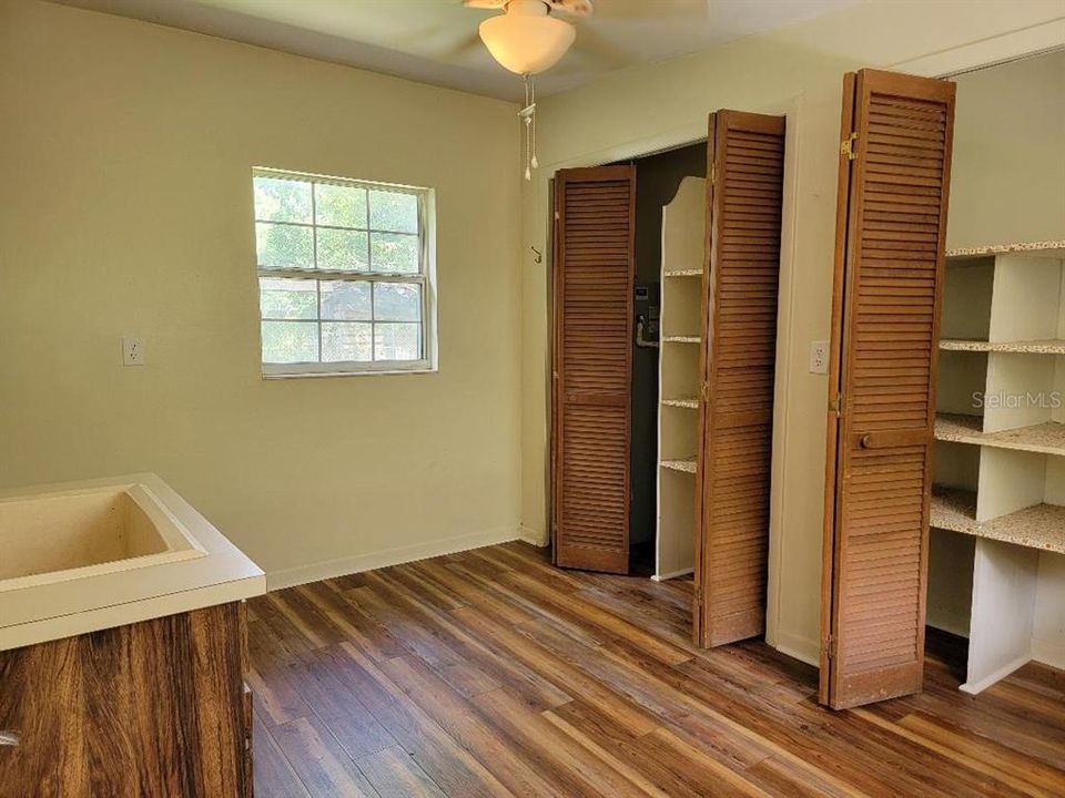 Недавно арендовано: $1,250 (4 спален, 2 ванн, 1912 Квадратных фут)