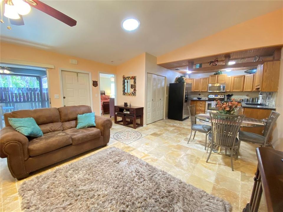 Vendido Recientemente: $240,000 (2 camas, 2 baños, 1020 Pies cuadrados)