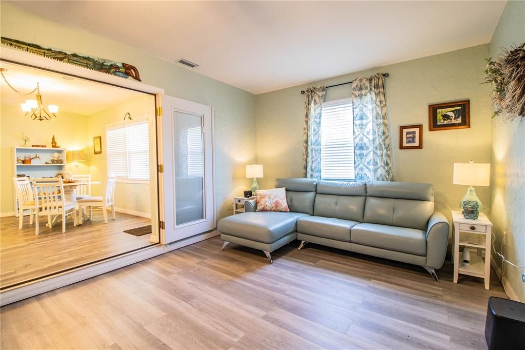 Recently Sold: $185,000 (2 beds, 1 baths, 1028 Square Feet)