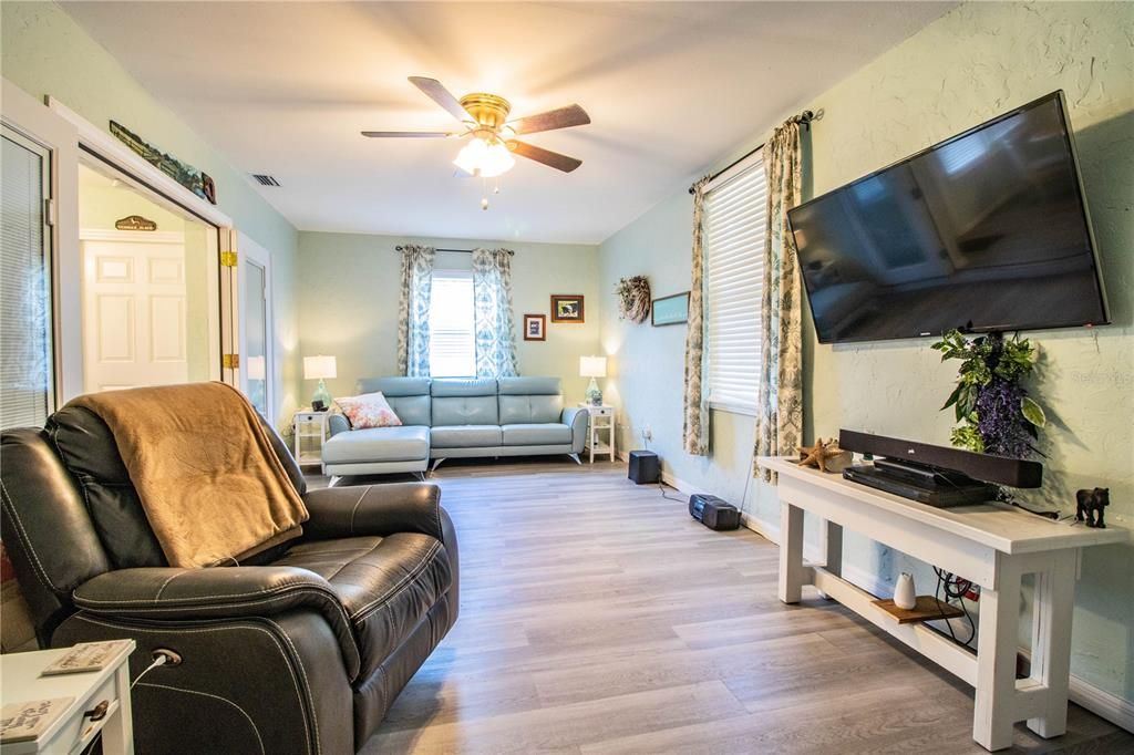 Recently Sold: $185,000 (2 beds, 1 baths, 1028 Square Feet)