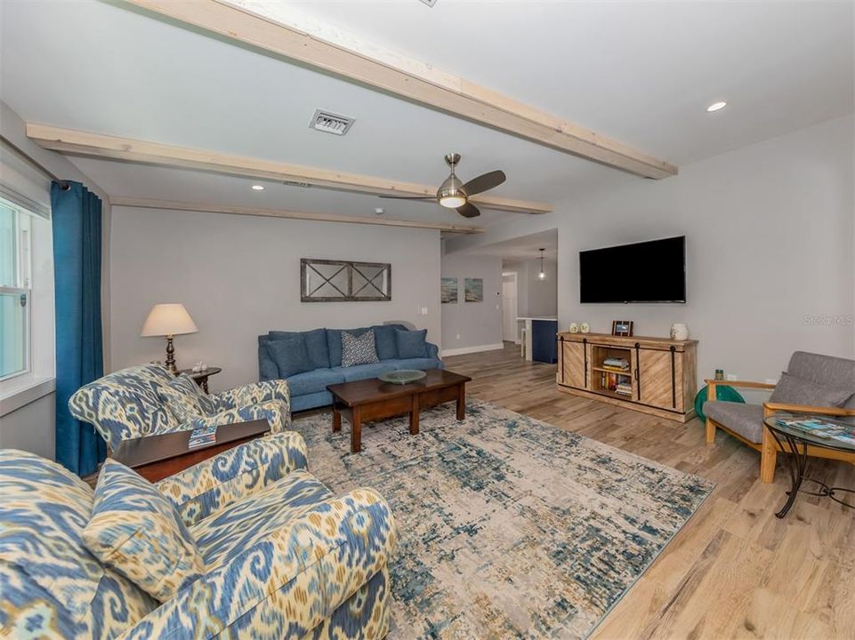 Recently Sold: $965,000 (3 beds, 2 baths, 1644 Square Feet)