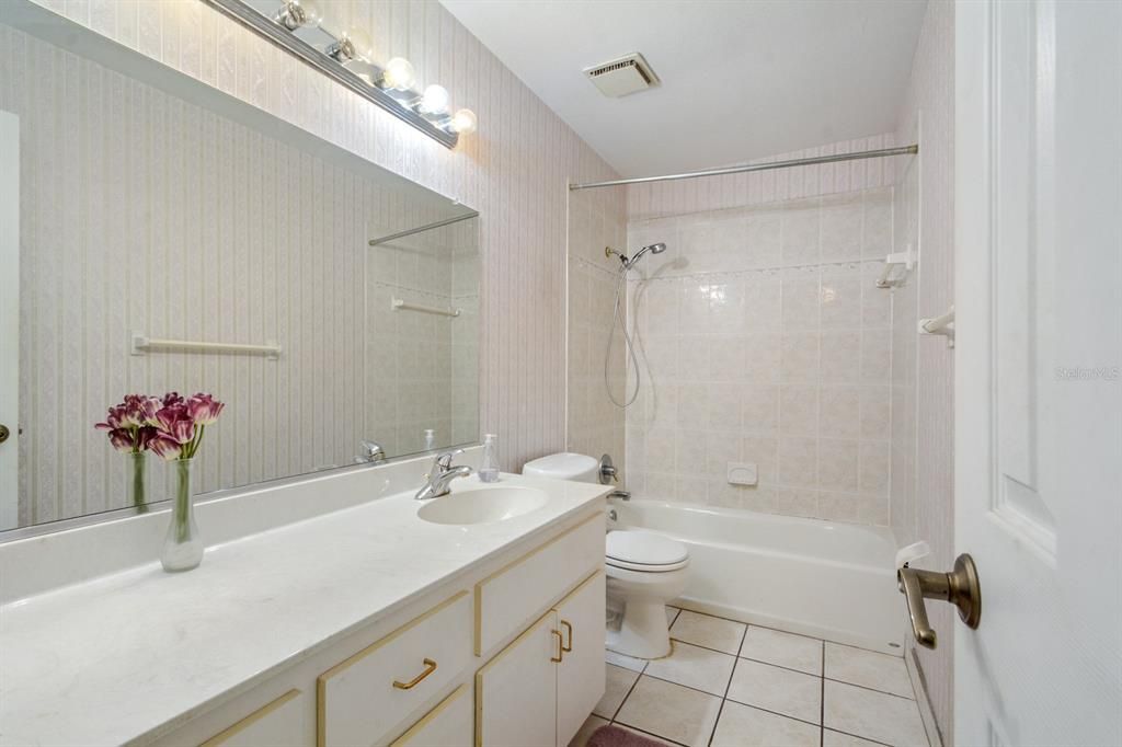 最近售出: $265,000 (3 贝兹, 2 浴室, 1766 平方英尺)