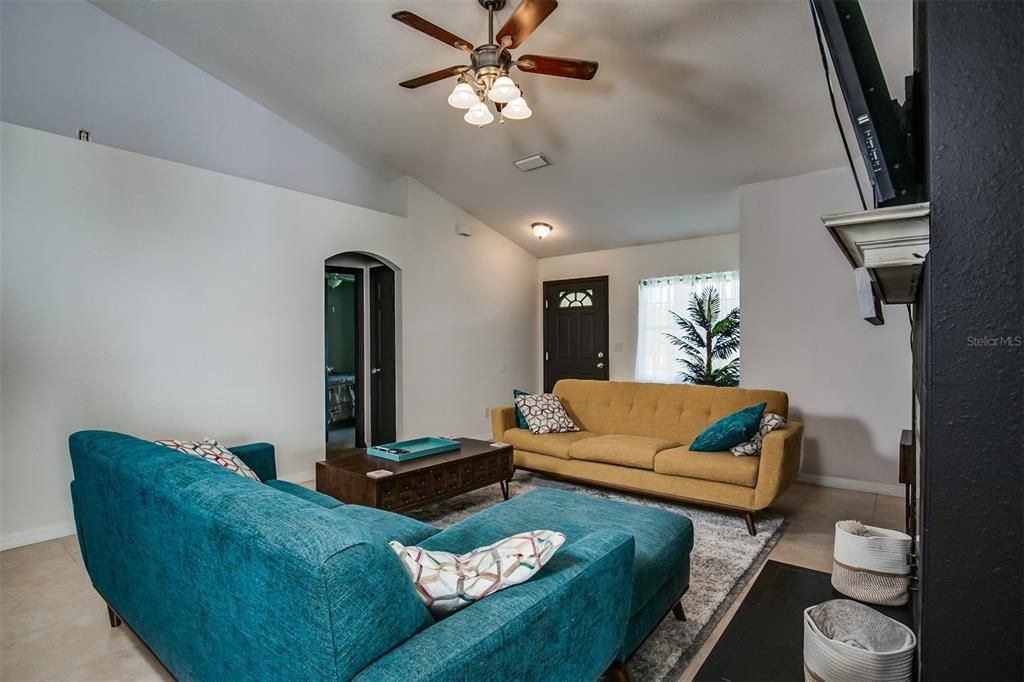 Recently Sold: $500,000 (3 beds, 2 baths, 1603 Square Feet)