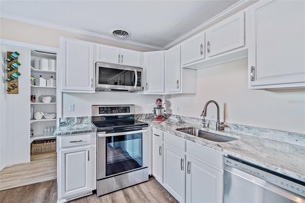 Recently Sold: $330,000 (2 beds, 2 baths, 1410 Square Feet)