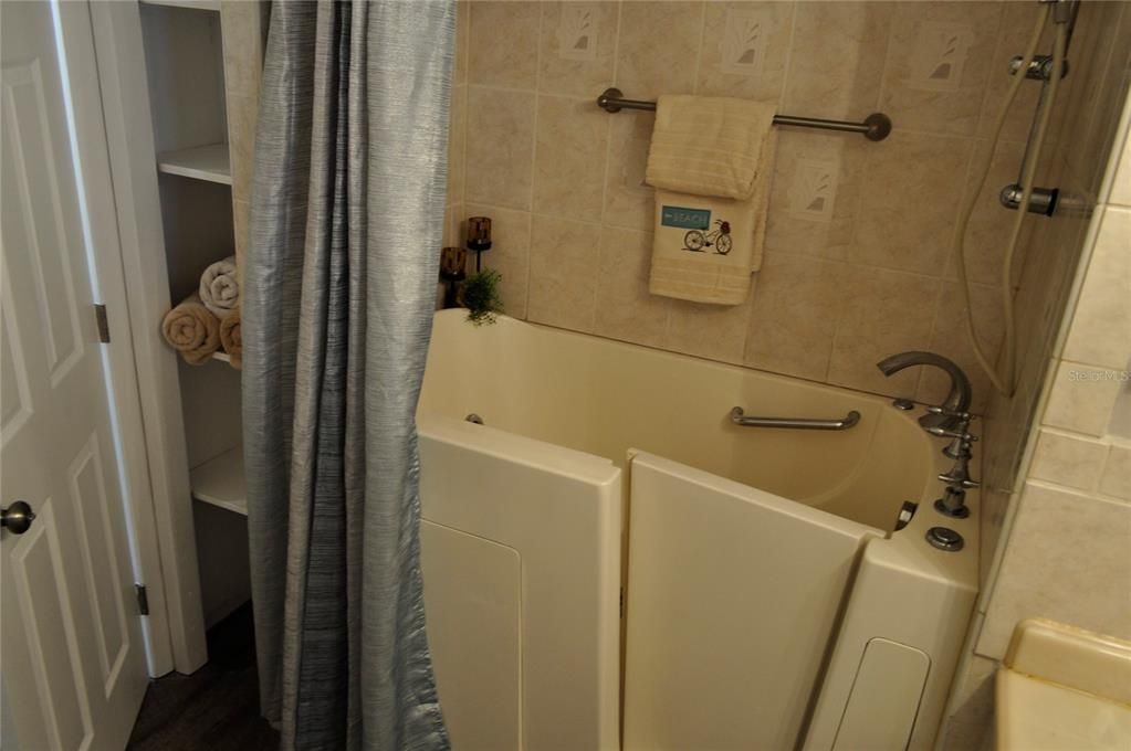 Недавно арендовано: $1,700 (2 спален, 2 ванн, 1457 Квадратных фут)