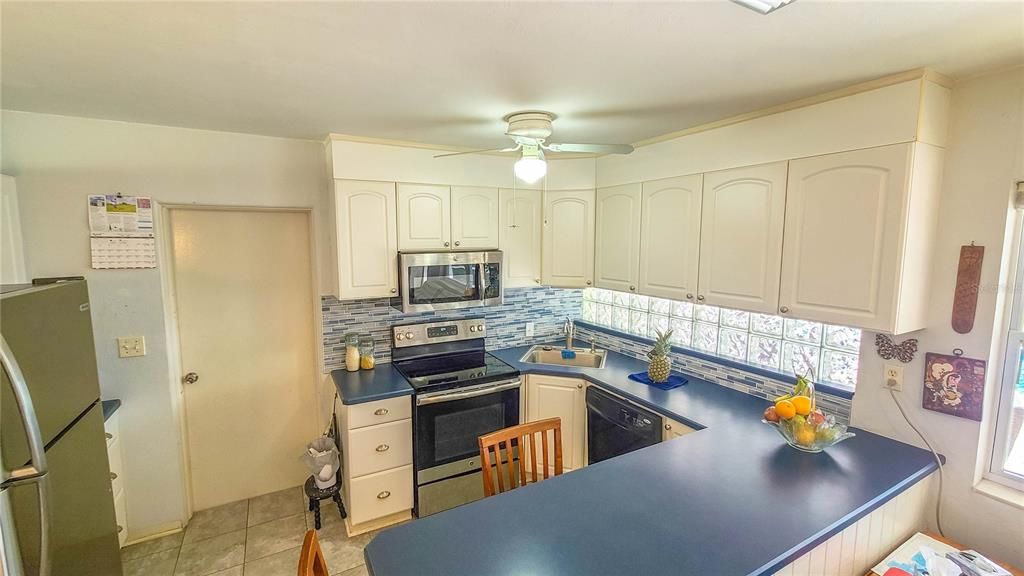Recently Sold: $339,700 (2 beds, 1 baths, 1260 Square Feet)