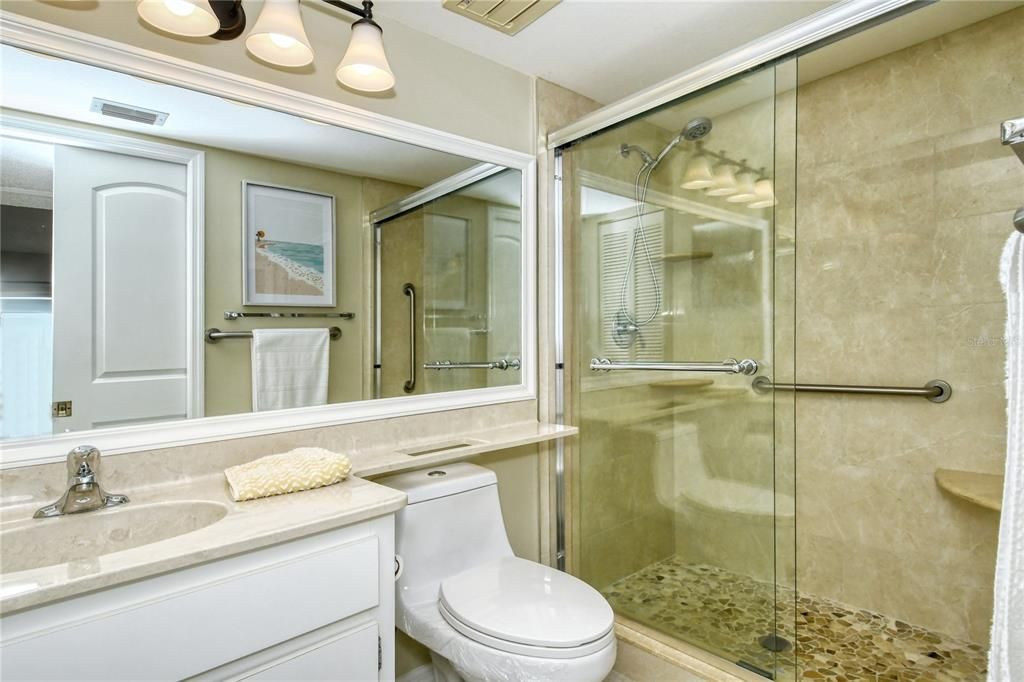 最近售出: $329,000 (2 贝兹, 2 浴室, 1293 平方英尺)