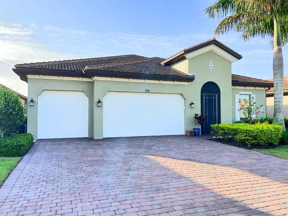 Recently Sold: $994,900 (3 beds, 3 baths, 2537 Square Feet)