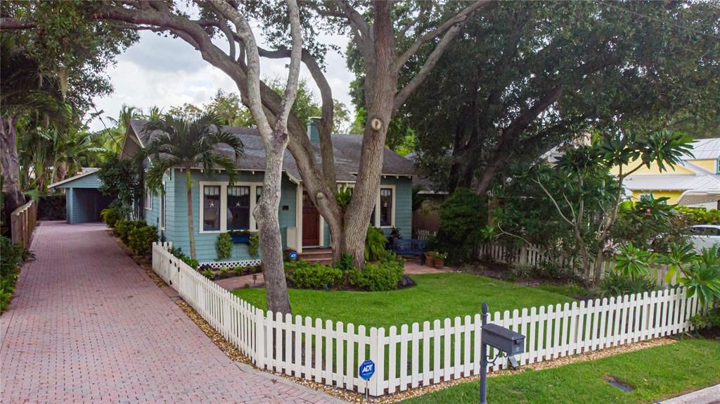 Vendido Recientemente: $1,200,000 (3 camas, 3 baños, 1878 Pies cuadrados)