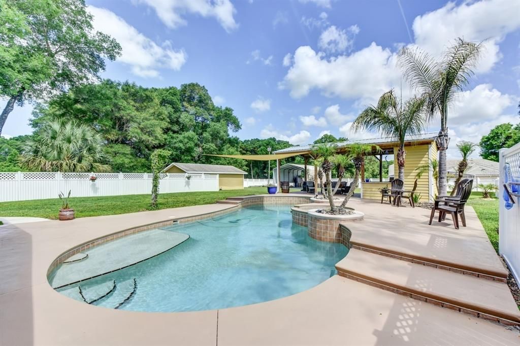 Recently Sold: $625,000 (4 beds, 2 baths, 2297 Square Feet)