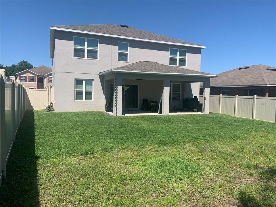 Recently Sold: $425,000 (4 beds, 2 baths, 2560 Square Feet)
