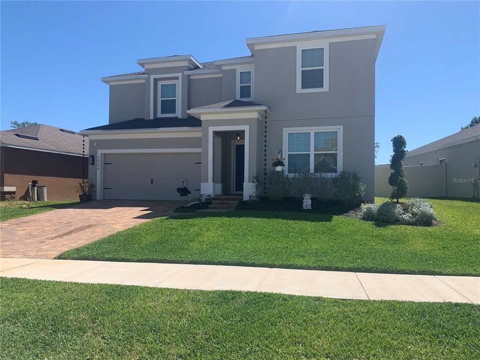 Recently Sold: $425,000 (4 beds, 2 baths, 2560 Square Feet)