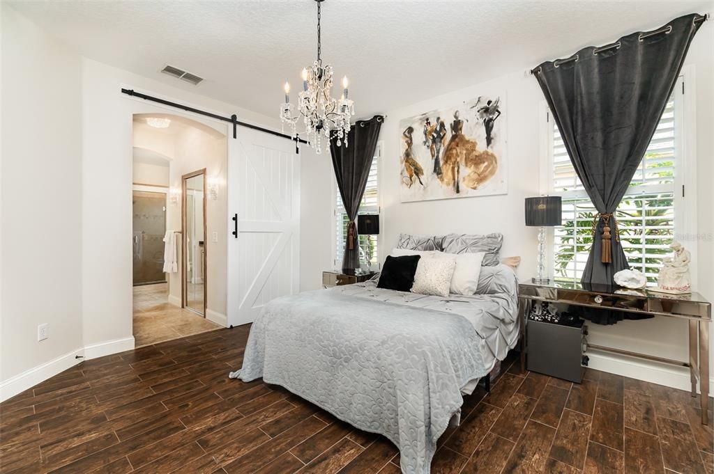 Recently Sold: $550,000 (3 beds, 2 baths, 2105 Square Feet)