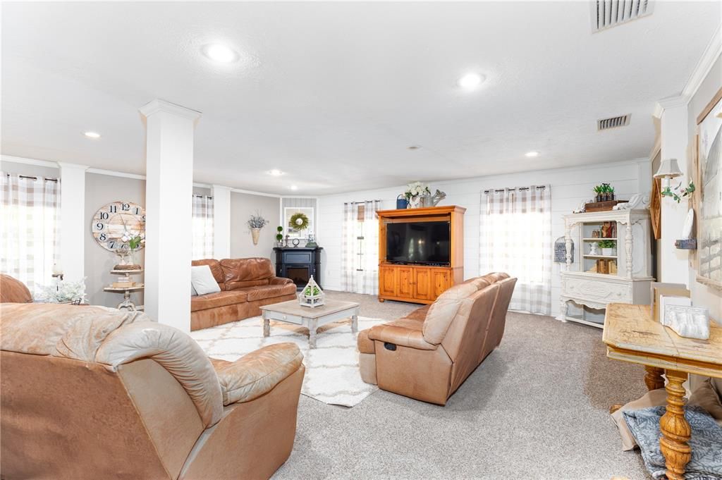 Recently Sold: $799,000 (4 beds, 3 baths, 3372 Square Feet)