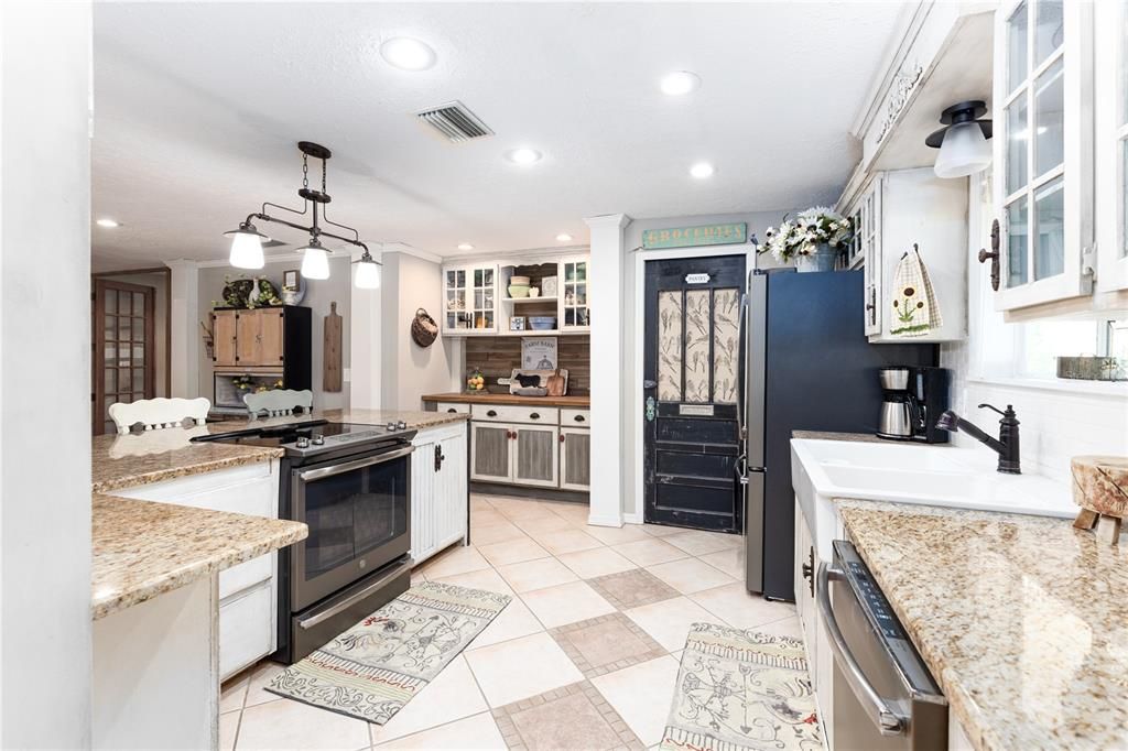 Recently Sold: $799,000 (4 beds, 3 baths, 3372 Square Feet)