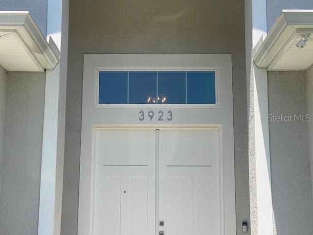 Recently Rented: $5,800 (3 beds, 2 baths, 2085 Square Feet)