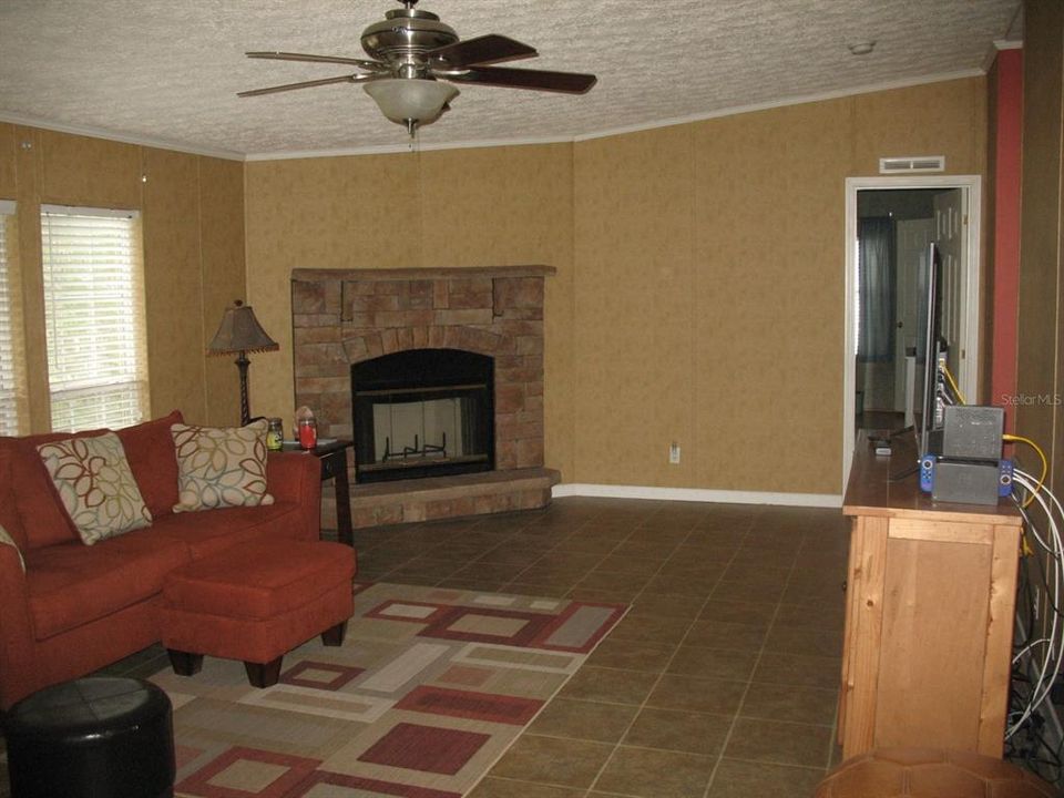 25x14 living room with fireplace