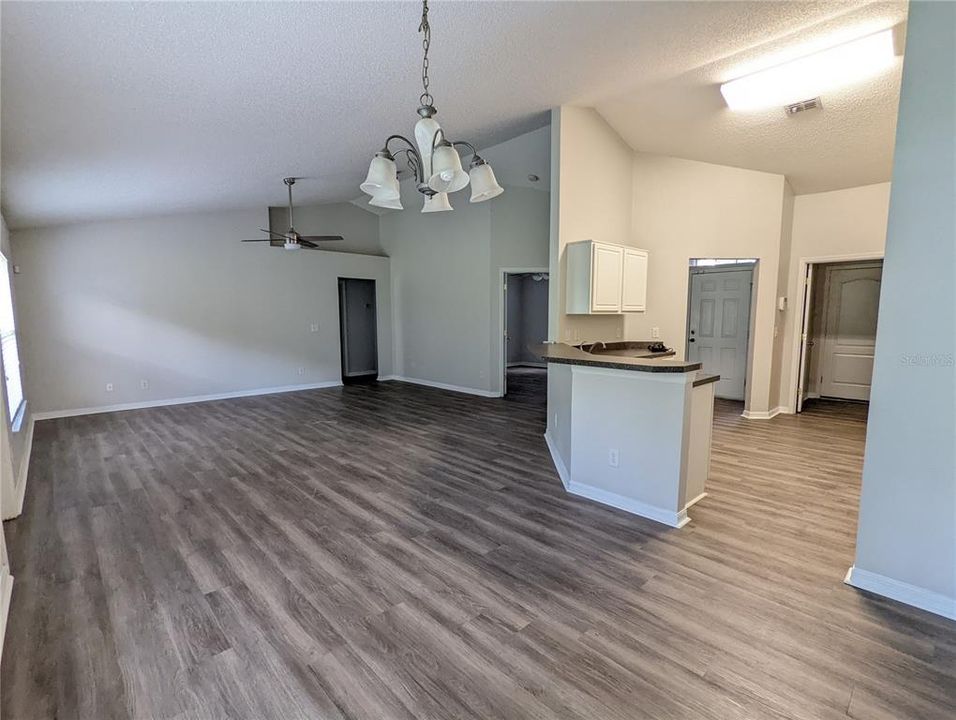 Recently Rented: $1,995 (4 beds, 2 baths, 1722 Square Feet)