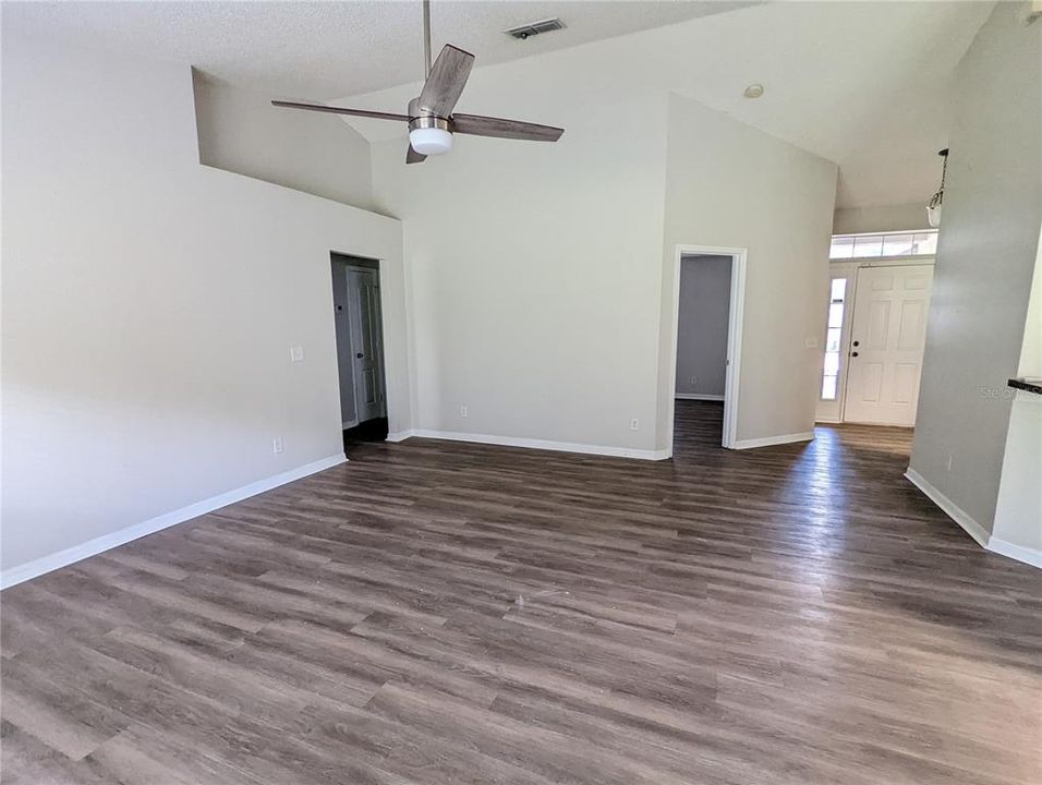 Recently Rented: $1,995 (4 beds, 2 baths, 1722 Square Feet)