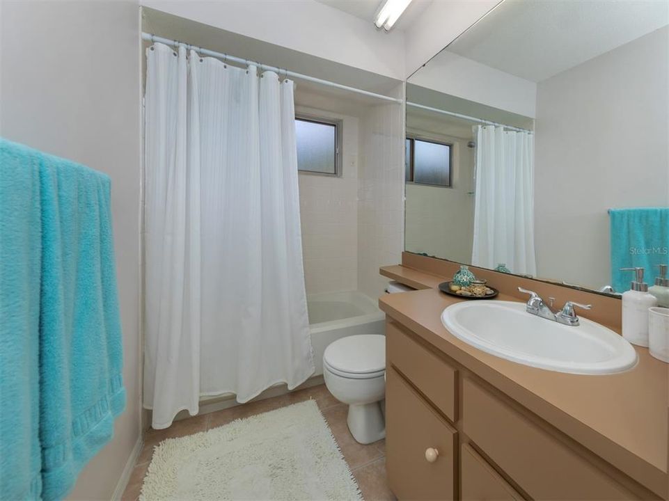 最近售出: $274,900 (2 贝兹, 2 浴室, 970 平方英尺)